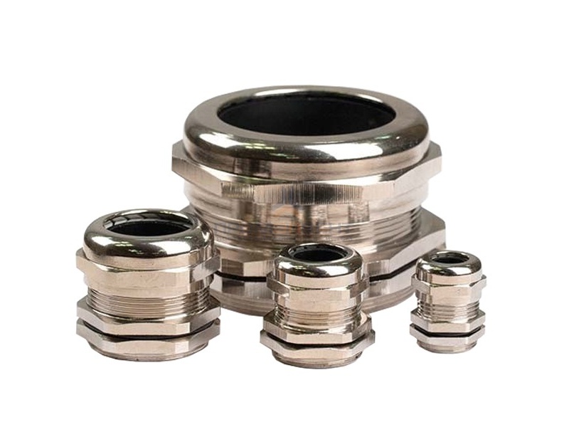 Латунный кабельный ввод, диаметр вводного отверстия М24, наружный диаметр кабель 10-14 мм.